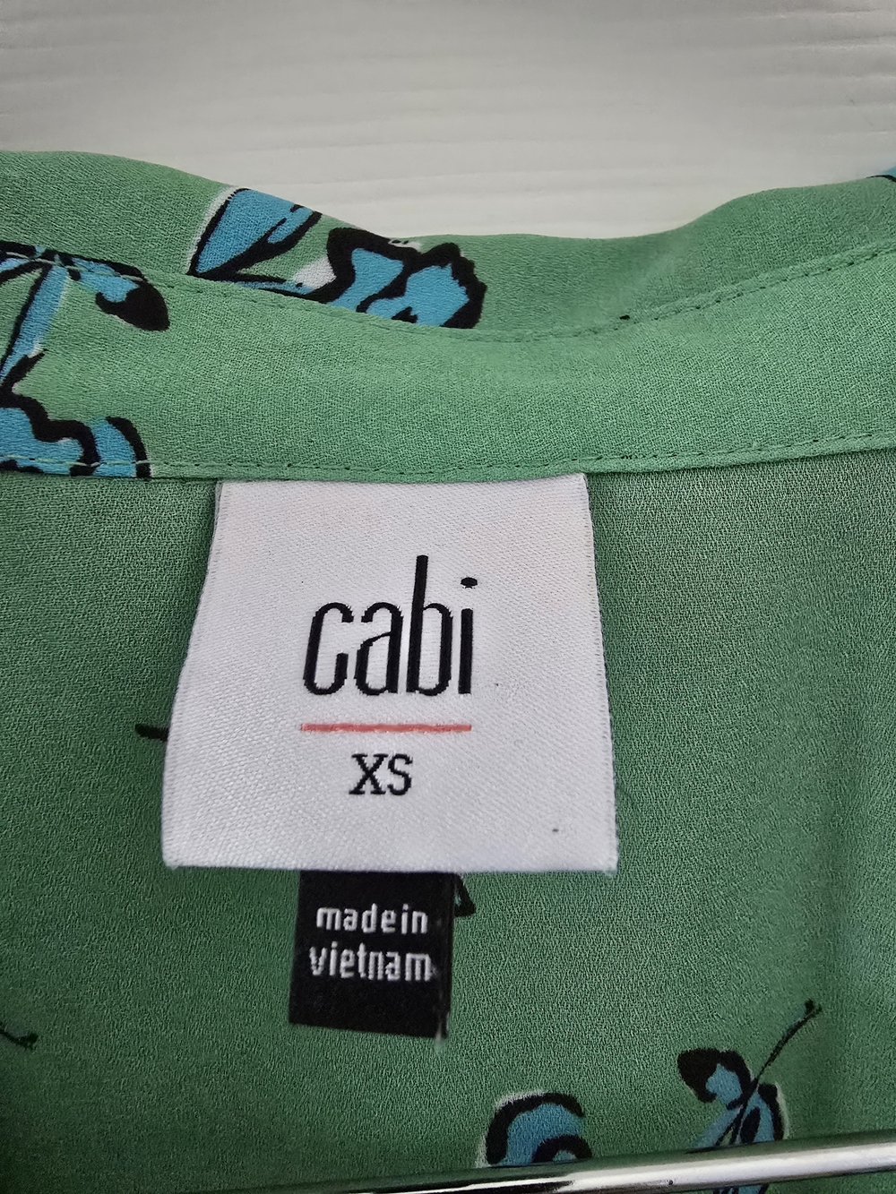 CAbi Go To Blouse Style 5891 Green Blue Floral Button Front XS - Picture 3 of 7
